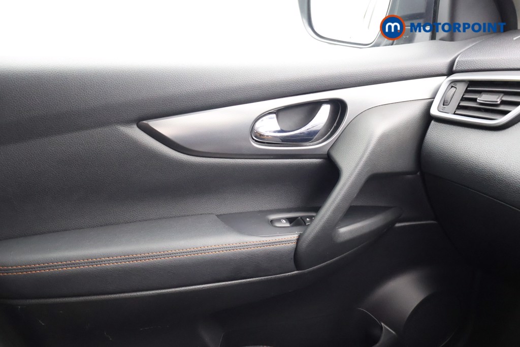 Nissan Qashqai N-Motion Manual Petrol SUV - Stock Number (1594011) - 12th supplementary image