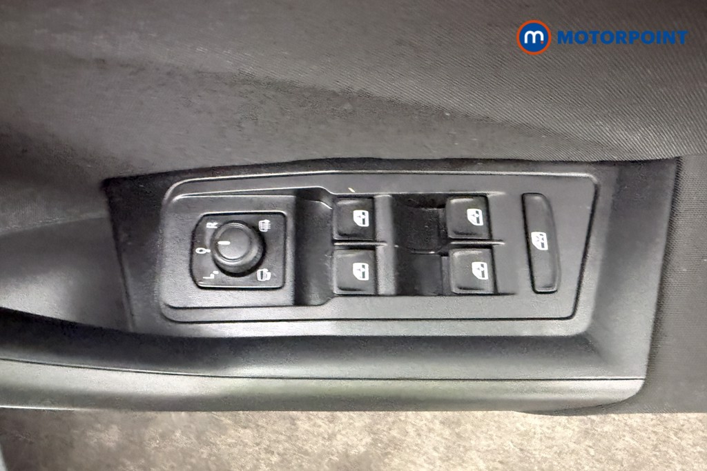 Volkswagen T-Roc Life Manual Petrol SUV - Stock Number (1594895) - 18th supplementary image