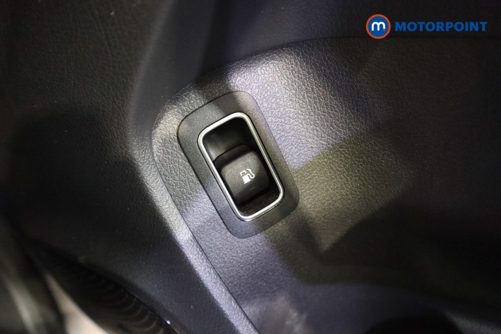 Mercedes-Benz A Class Amg Line Automatic Petrol Plug-In Hybrid Hatchback - Stock Number (1595783) - 18th supplementary image