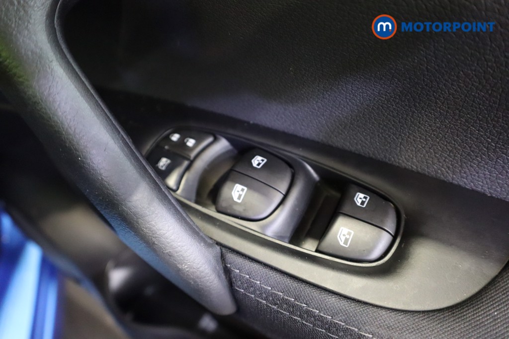 Nissan Qashqai N-Connecta Manual Petrol SUV - Stock Number (1596586) - 16th supplementary image