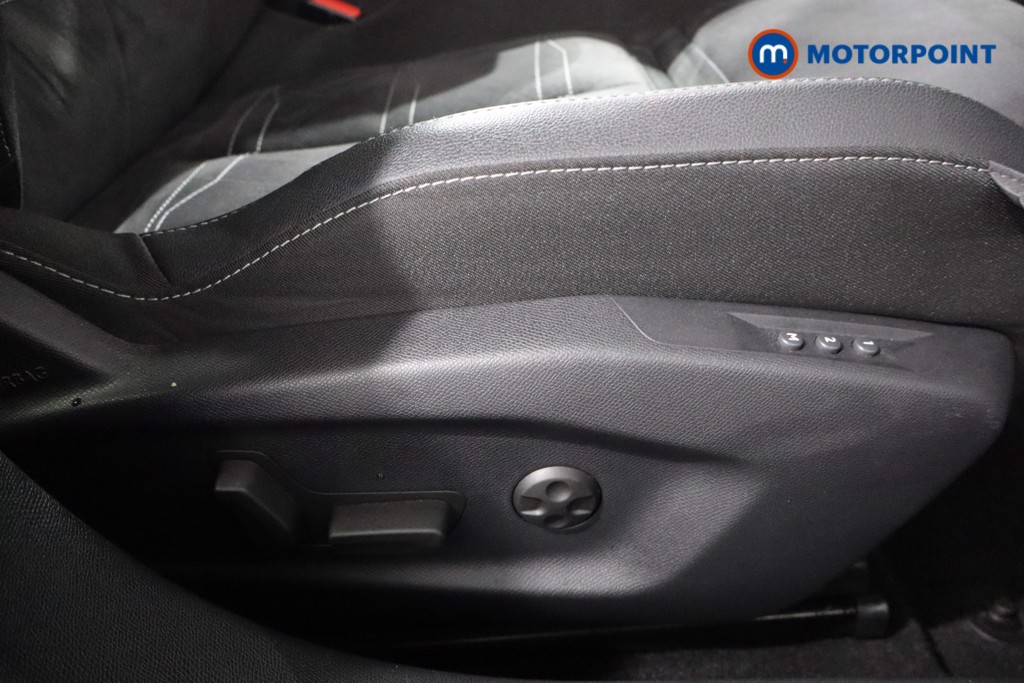 Vauxhall Astra Ultimate Manual Petrol Hatchback - Stock Number (1596758) - 23rd supplementary image