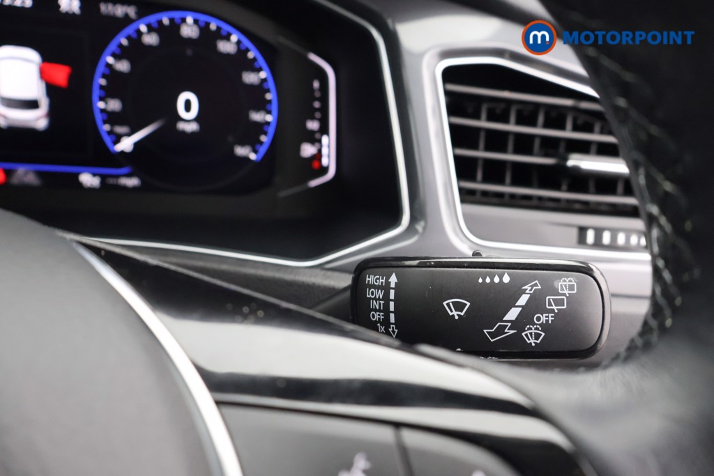 Volkswagen T-Roc SEL Automatic Petrol SUV - Stock Number (1590858) - 6th supplementary image