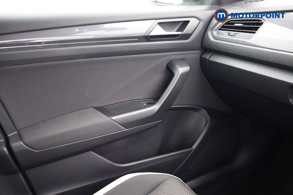 Volkswagen T-Roc SEL Automatic Petrol SUV - Stock Number (1590858) - 13th supplementary image