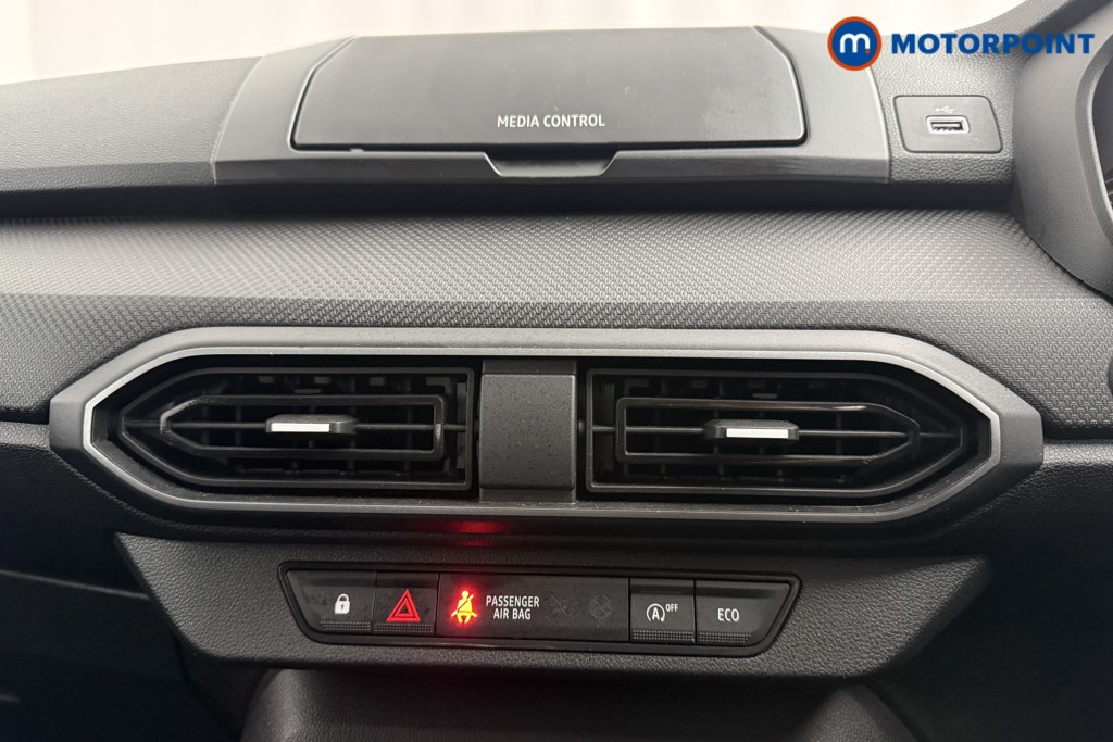Dacia Sandero Essential Manual Petrol Hatchback - Stock Number (1591642) - 7th supplementary image