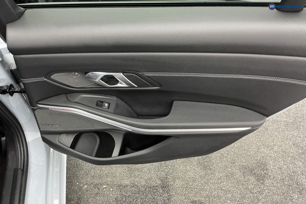 BMW 3 Series M Sport Automatic Petrol Plug-In Hybrid Saloon - Stock Number (1592239) - 22nd supplementary image