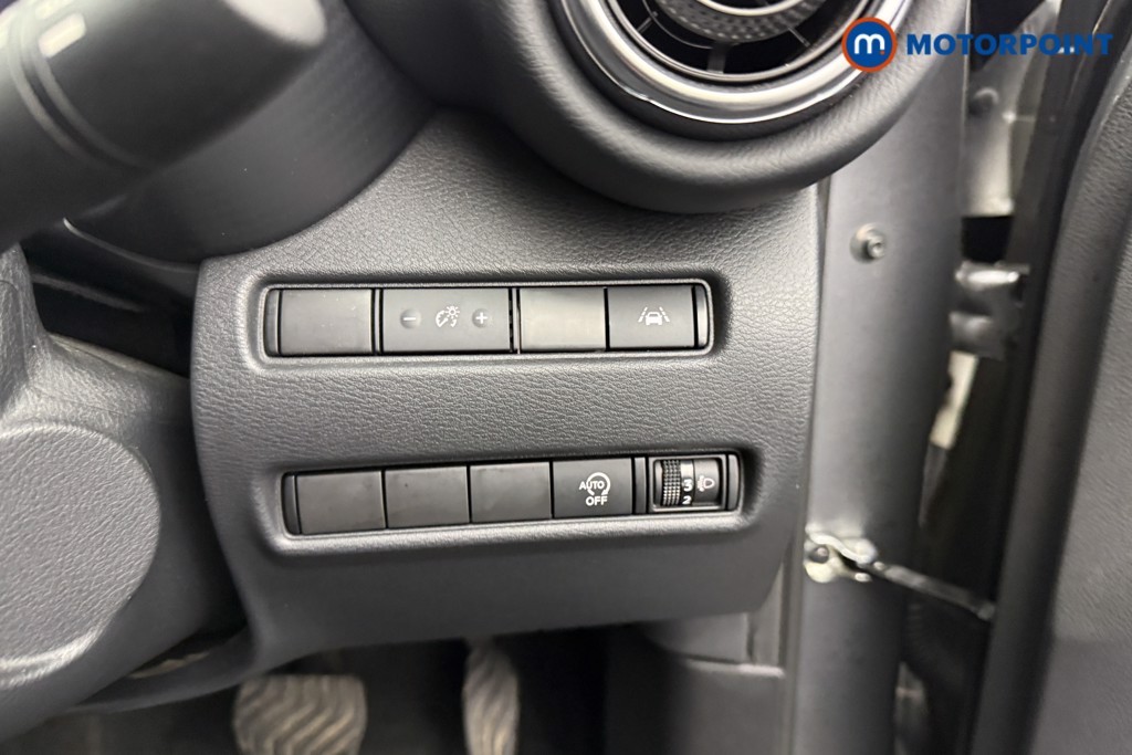 Nissan Juke N-Connecta Automatic Petrol SUV - Stock Number (1592380) - 15th supplementary image