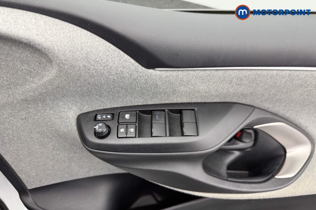 Toyota Yaris Excel Automatic Petrol-Electric Hybrid Hatchback - Stock Number (1592389) - 14th supplementary image