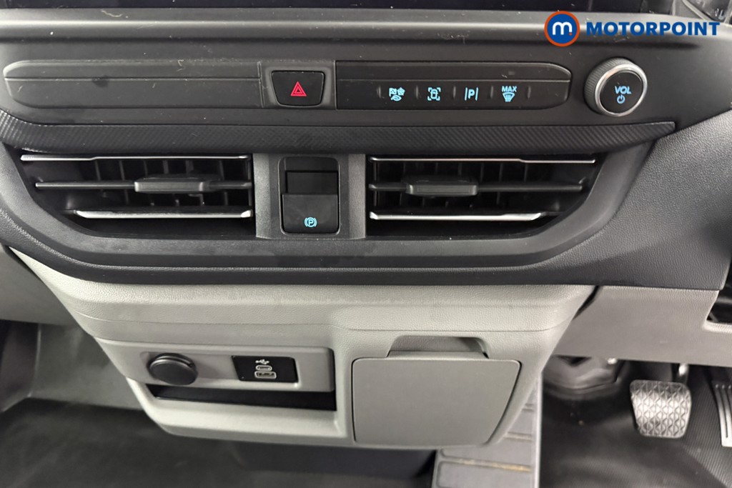 Ford Transit Custom Limited Automatic Diesel Panel Van - Stock Number (1594660) - 9th supplementary image