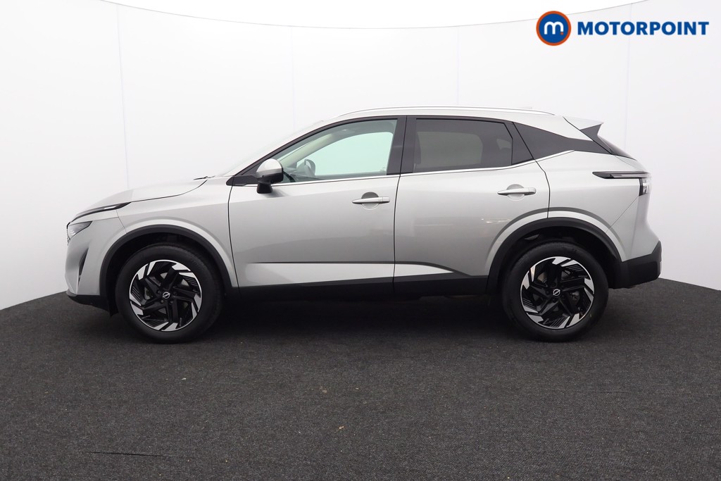 Nissan Qashqai N-Connecta Manual Petrol SUV - Stock Number (1594764) - Passenger side