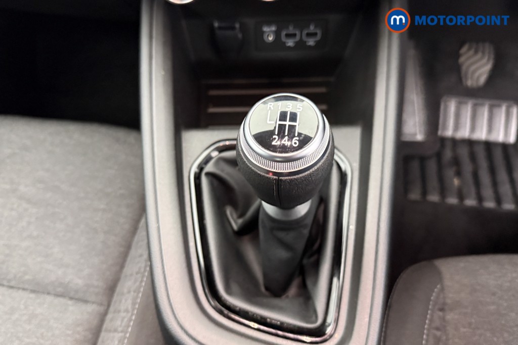 Renault Clio Iconic Manual Petrol Hatchback - Stock Number (1595706) - 11th supplementary image