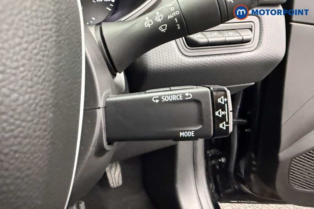 Renault Clio Iconic Manual Petrol Hatchback - Stock Number (1595706) - 14th supplementary image