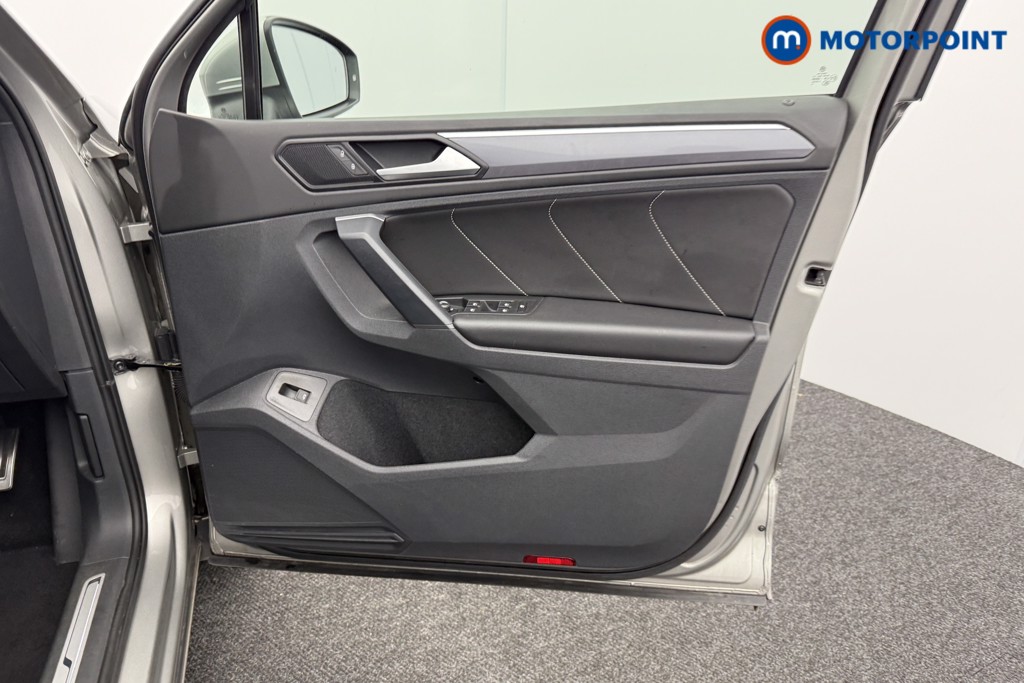 Volkswagen Tiguan R-Line Tech Automatic Diesel SUV - Stock Number (1596119) - 19th supplementary image