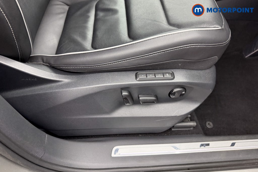 Volkswagen Tiguan R-Line Tech Automatic Diesel SUV - Stock Number (1596119) - 20th supplementary image