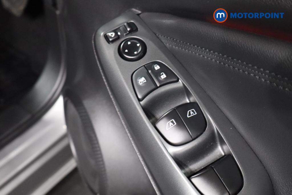 Nissan Juke N-Connecta Automatic Petrol SUV - Stock Number (1596170) - 11th supplementary image