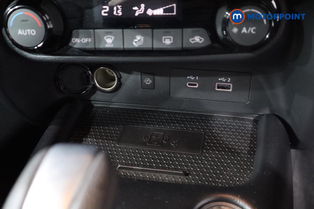 Nissan Juke N-Connecta Automatic Petrol SUV - Stock Number (1596170) - 18th supplementary image