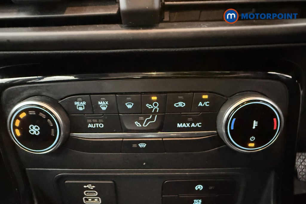 Ford Ecosport Titanium Manual Petrol SUV - Stock Number (1593580) - 25th supplementary image