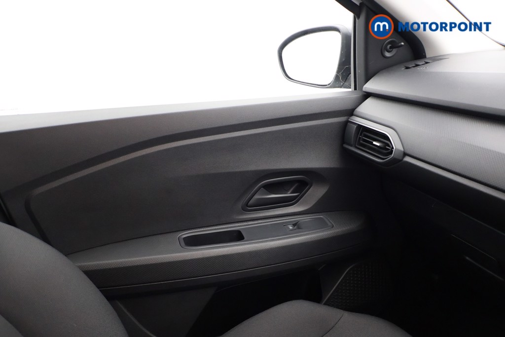 Dacia Sandero Essential Manual Petrol Hatchback - Stock Number (1593703) - 12th supplementary image