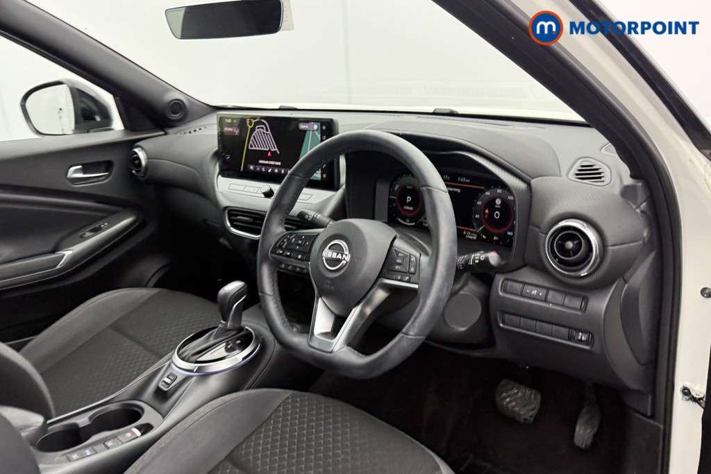 Nissan Juke N-Connecta Automatic Petrol-Electric Hybrid SUV - Stock Number (1593993) - 4th supplementary image