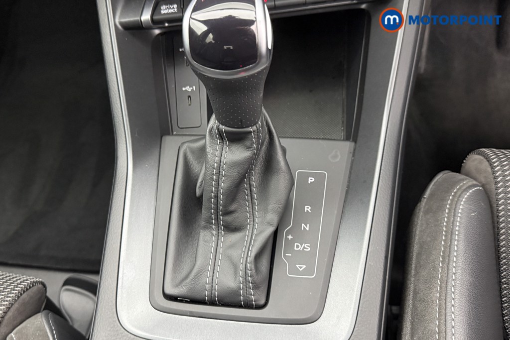 Audi Q3 Black Edition Automatic Petrol SUV - Stock Number (1595471) - 12th supplementary image