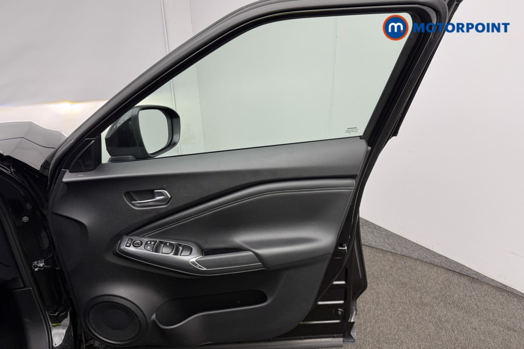 Nissan Juke N-Connecta Automatic Petrol SUV - Stock Number (1595560) - 17th supplementary image