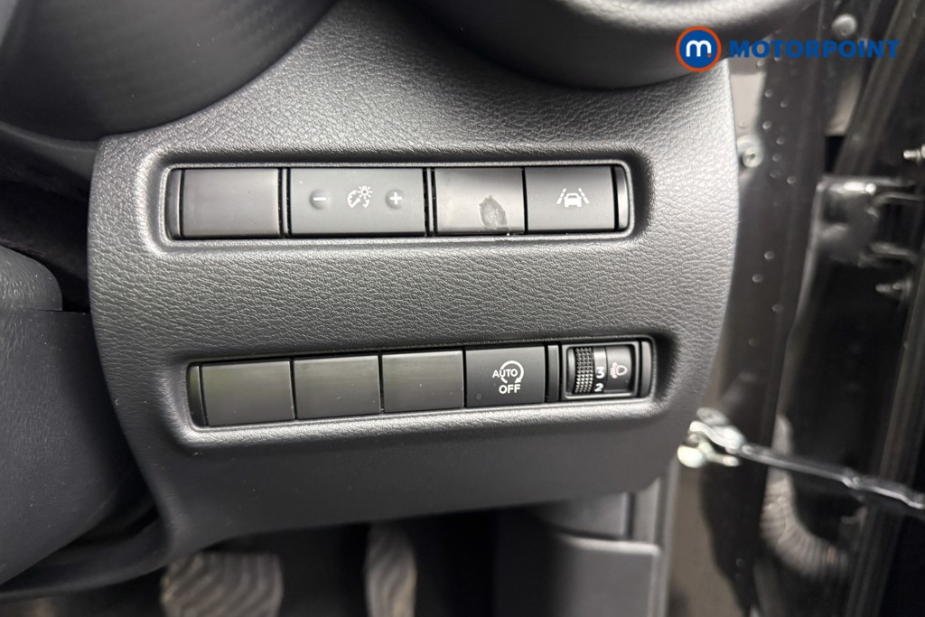 Nissan Juke N-Connecta Automatic Petrol SUV - Stock Number (1595560) - 19th supplementary image