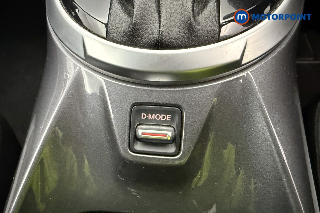 Nissan Juke N-Connecta Automatic Petrol SUV - Stock Number (1595560) - 21st supplementary image