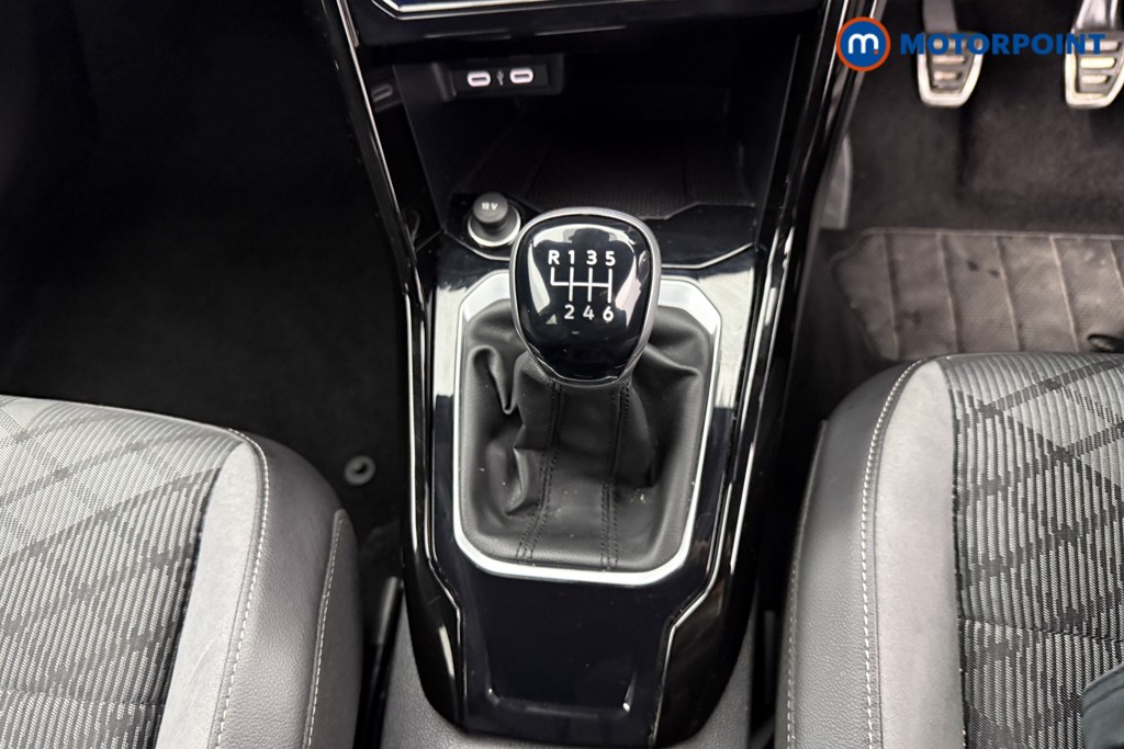 Volkswagen T-Roc R-Line Manual Petrol SUV - Stock Number (1595813) - 13th supplementary image