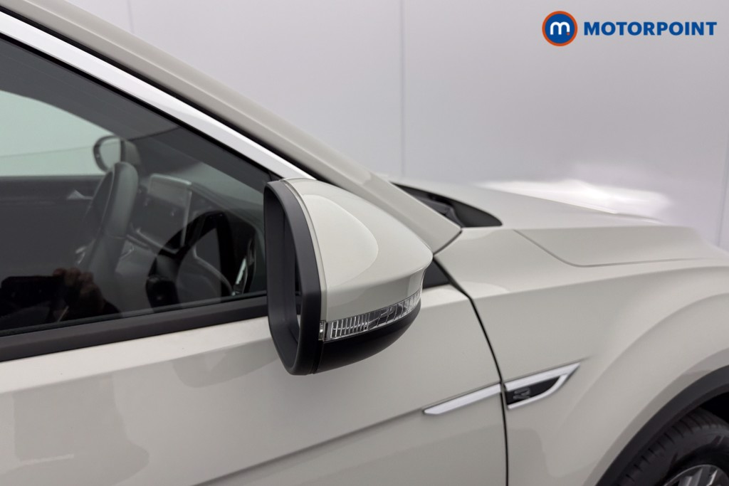 Volkswagen T-Roc R-Line Manual Petrol SUV - Stock Number (1595813) - 19th supplementary image