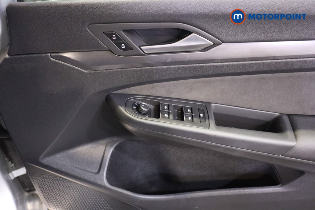 Volkswagen Golf Style Automatic Petrol Hatchback - Stock Number (1597022) - 9th supplementary image