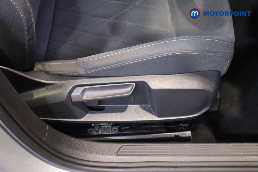 Volkswagen Golf Style Automatic Petrol Hatchback - Stock Number (1597022) - 16th supplementary image