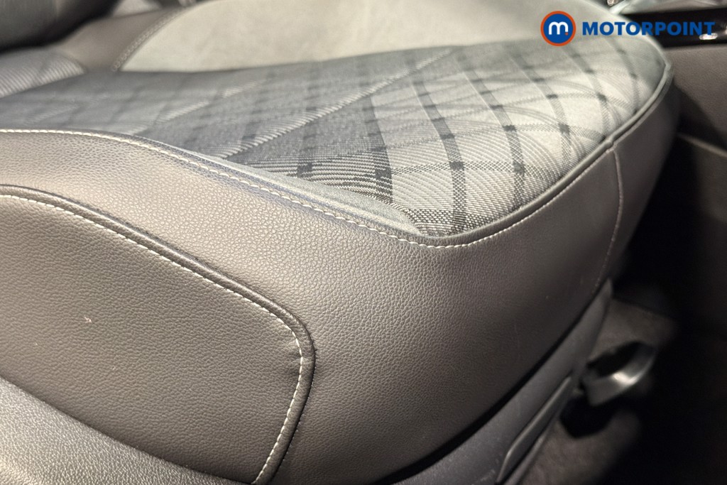 Volkswagen T-Roc R-Line Automatic Petrol SUV - Stock Number (1596023) - 18th supplementary image