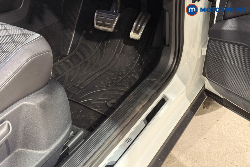 Volkswagen T-Roc R-Line Automatic Petrol SUV - Stock Number (1596023) - 21st supplementary image