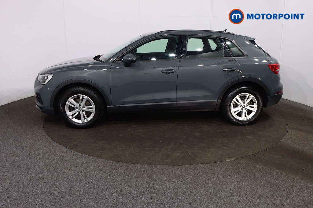 Audi Q3 Technik Manual Petrol SUV - Stock Number (1596793) - Passenger side