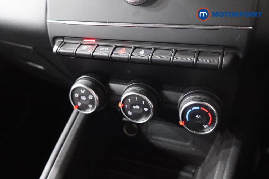 Renault Clio Play Manual Petrol Hatchback - Stock Number (1566798) - 4th supplementary image