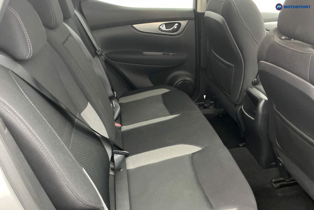 Nissan Qashqai N-Connecta Manual Petrol SUV - Stock Number (1585074) - 4th supplementary image