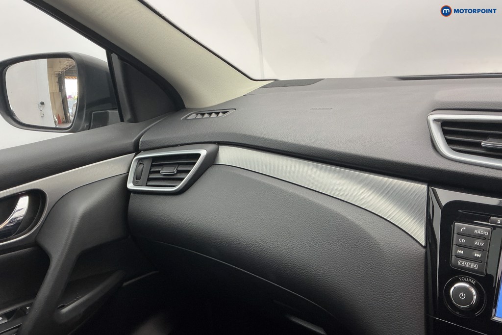 Nissan Qashqai N-Connecta Manual Petrol SUV - Stock Number (1585074) - 16th supplementary image