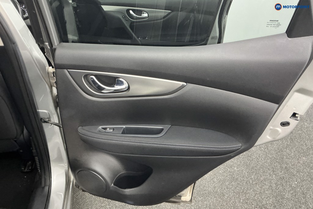 Nissan Qashqai N-Connecta Manual Petrol SUV - Stock Number (1585074) - 22nd supplementary image