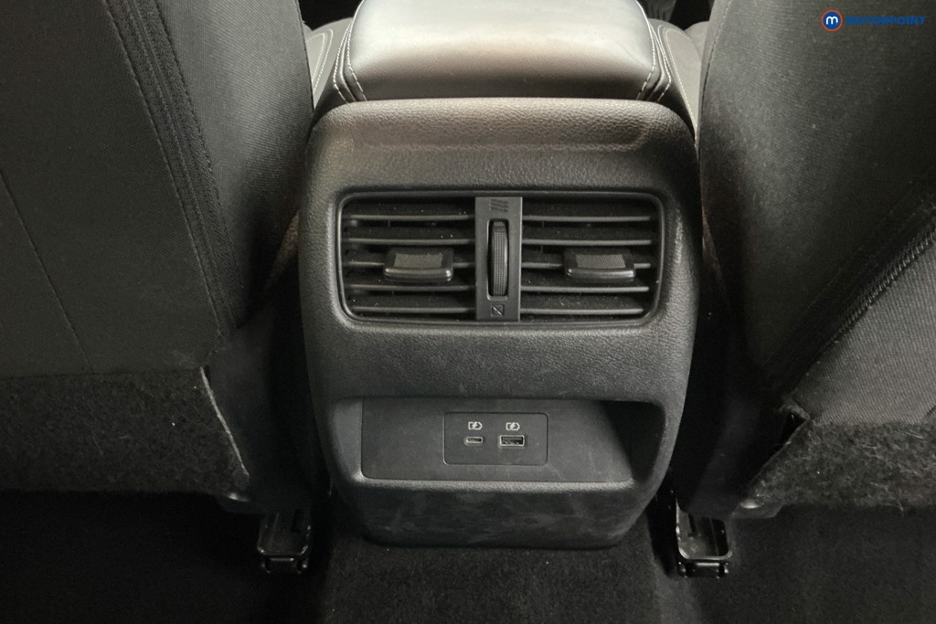 Nissan Qashqai N-Connecta Manual Petrol SUV - Stock Number (1585599) - 9th supplementary image