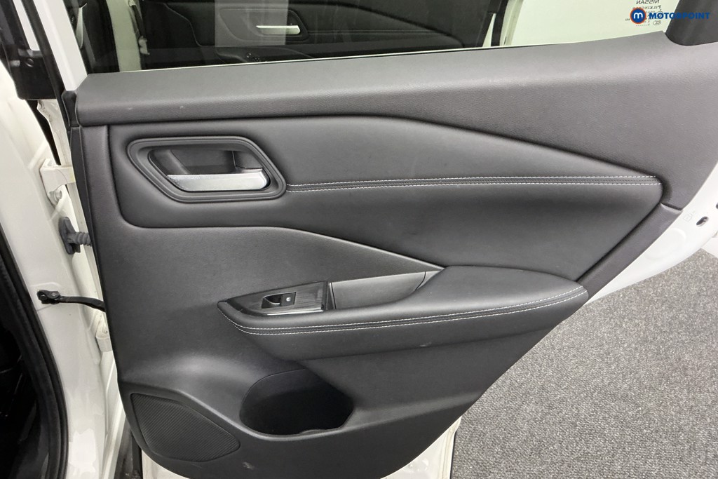 Nissan Qashqai N-Connecta Manual Petrol SUV - Stock Number (1585599) - 21st supplementary image