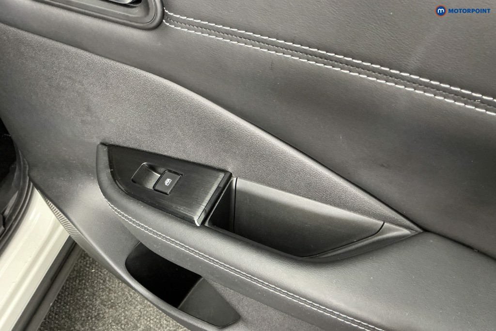 Nissan Qashqai N-Connecta Manual Petrol SUV - Stock Number (1585599) - 22nd supplementary image