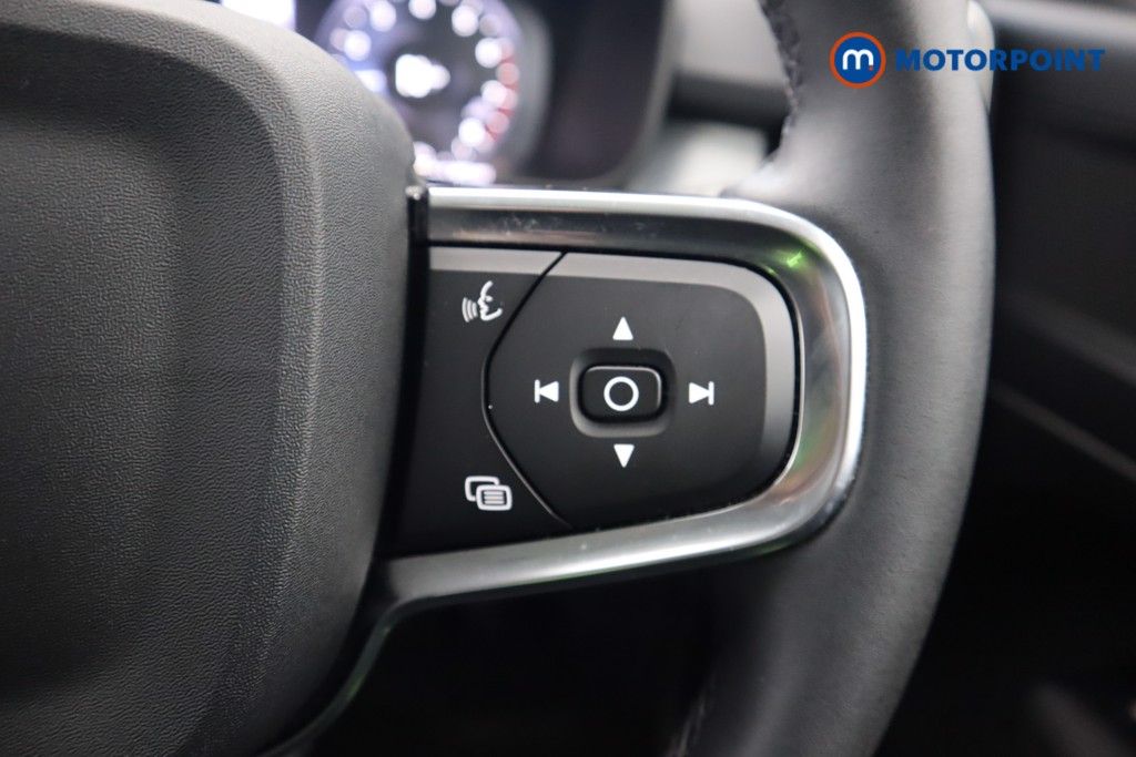 Volvo Xc40 Momentum Manual Petrol SUV - Stock Number (1591381) - 5th supplementary image