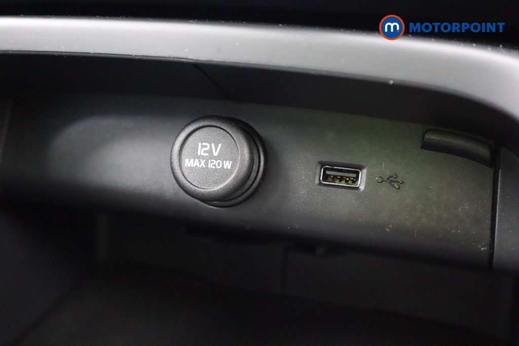 Volvo Xc40 Momentum Manual Petrol SUV - Stock Number (1591381) - 13th supplementary image