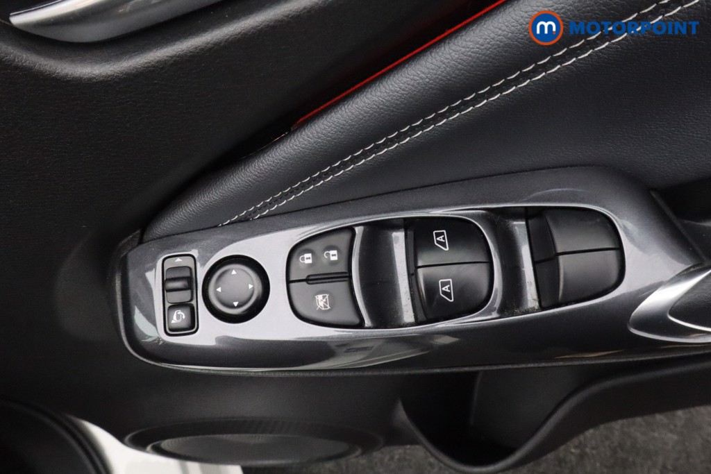 Nissan Juke N-Connecta Manual Petrol SUV - Stock Number (1592912) - 18th supplementary image