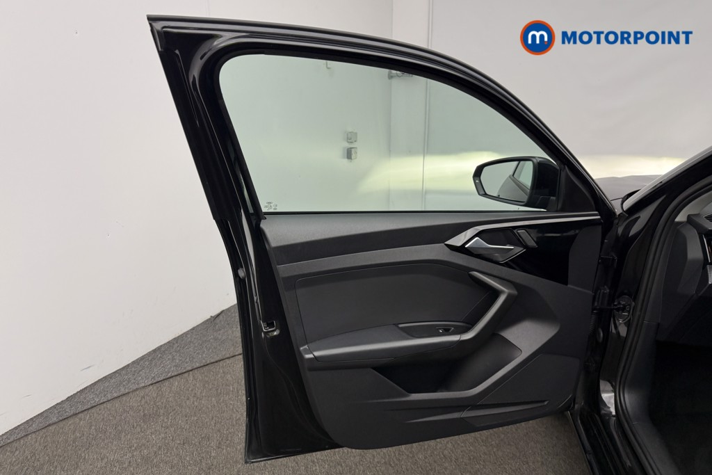 Audi A1 Technik Manual Petrol Hatchback - Stock Number (1595154) - 4th supplementary image