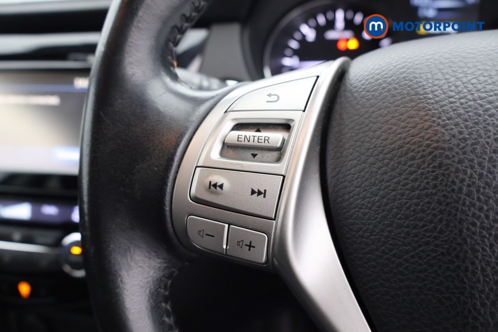 Nissan Qashqai N-Connecta Manual Diesel SUV - Stock Number (1595273) - 3rd supplementary image