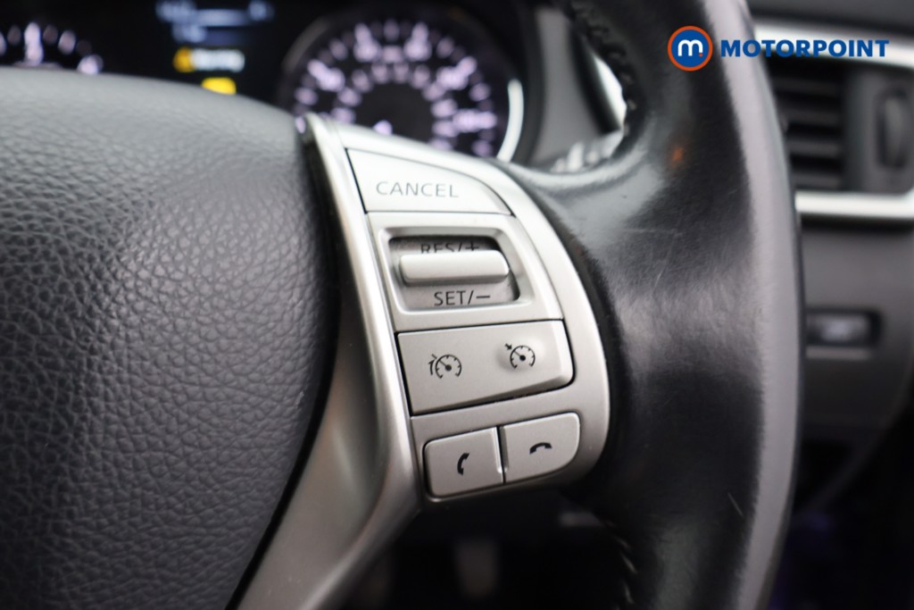 Nissan Qashqai N-Connecta Manual Diesel SUV - Stock Number (1595273) - 4th supplementary image