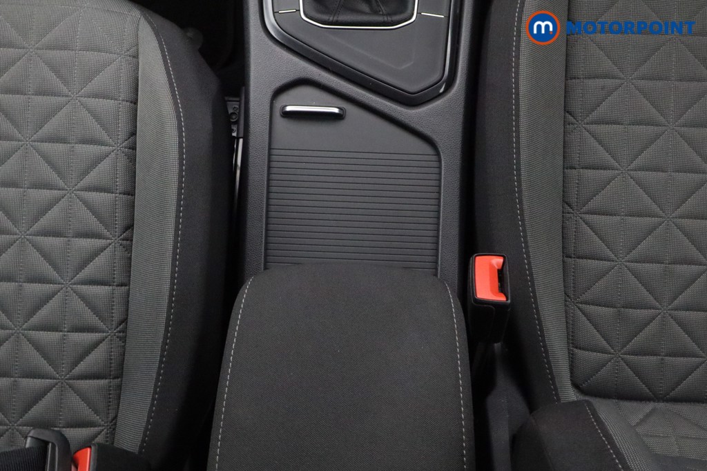 Volkswagen Tiguan Life Automatic Petrol SUV - Stock Number (1595678) - 5th supplementary image