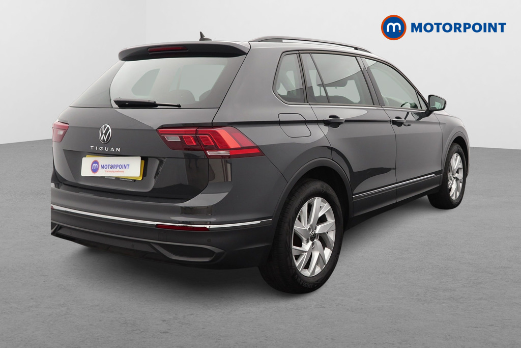 Volkswagen Tiguan Life Automatic Petrol SUV - Stock Number (1595678) - Drivers side rear corner