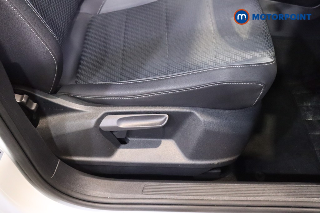 Volkswagen T-Roc R-Line Automatic Petrol SUV - Stock Number (1596643) - 16th supplementary image