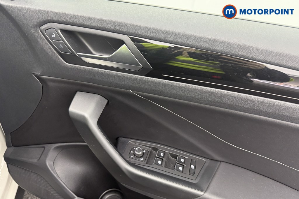 Volkswagen T-Roc R-Line Automatic Petrol SUV - Stock Number (1596749) - 13th supplementary image